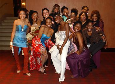cast of &amp;#039;da Kink in My Hair posing for a photo on opening night